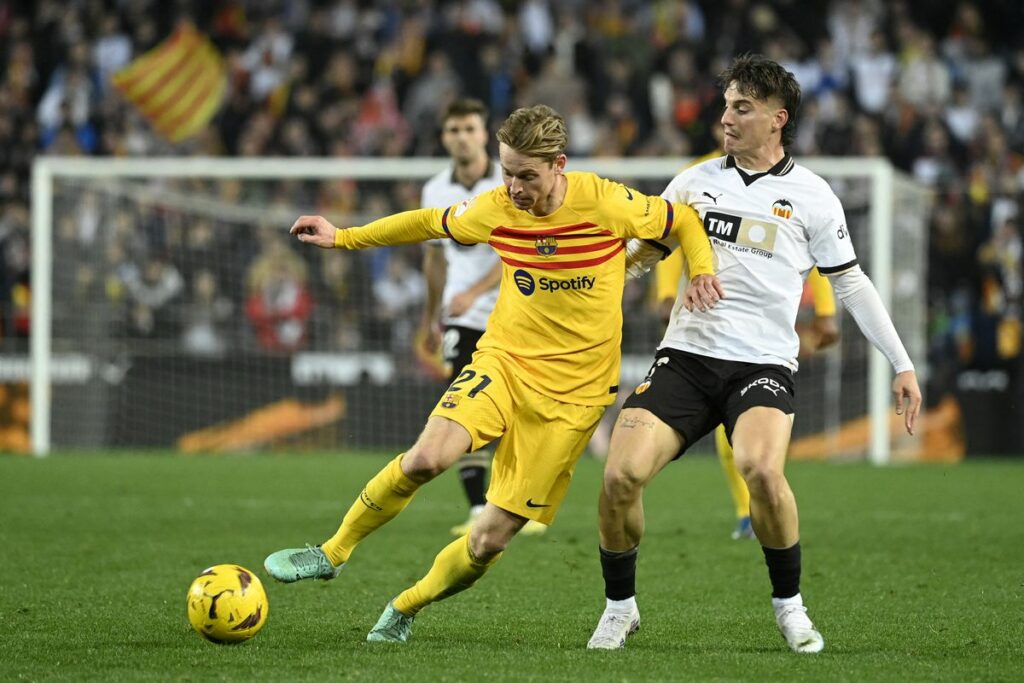 nhan-dinh-soi-keo-valencia-vs-barcelona-luc-03h30-ngay-7-2-2025-1